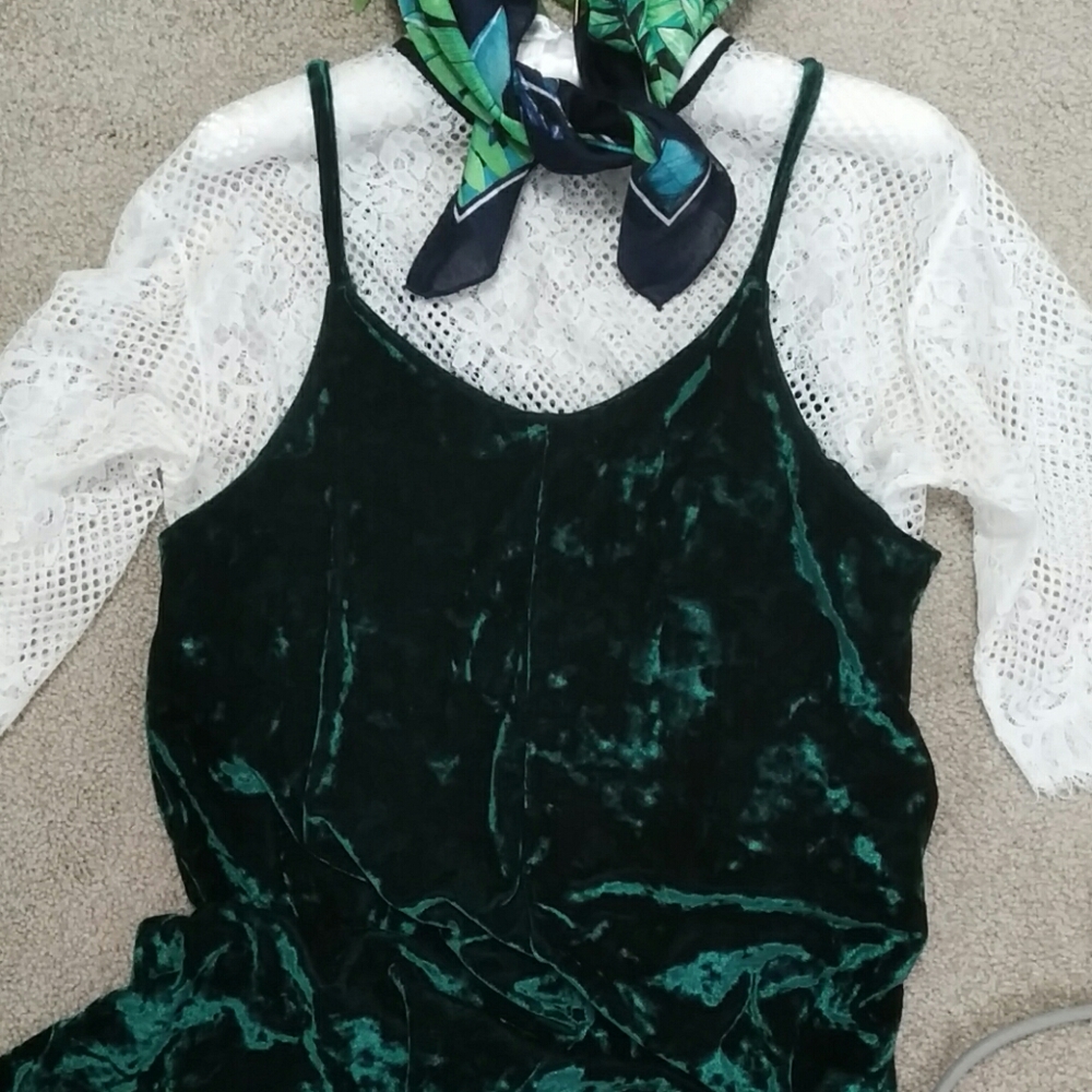 🎈Green Velvet Dress - Picture 5 of 6